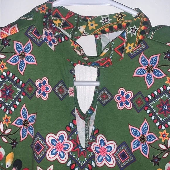 New York & Company: green and floral paisley print sleeveless dress w/ pockets - Picture 4 of 12